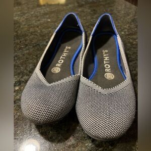 Women’s Rothy’s round toe flats. Birdseye Grey color. Size 7
